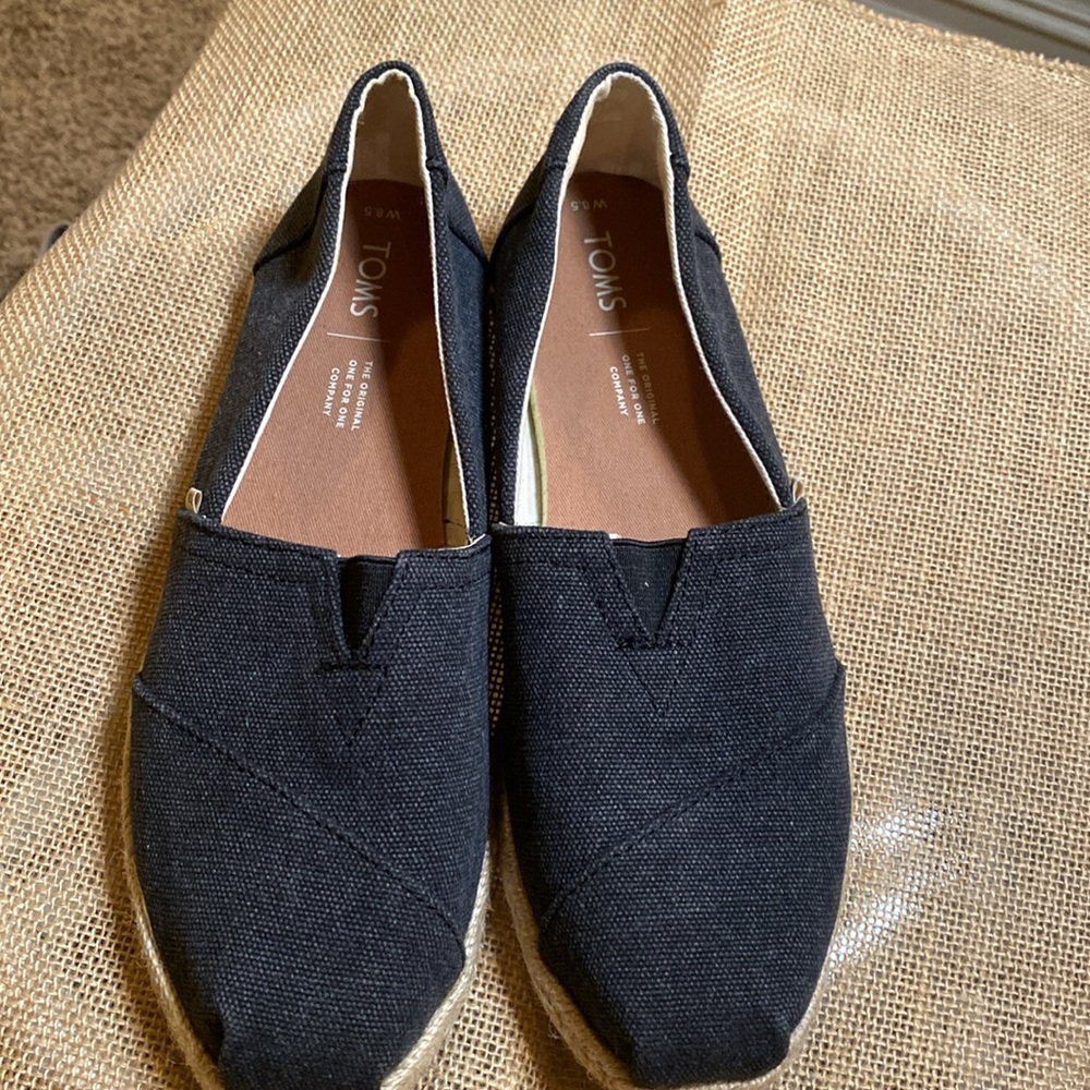 NWOT Black denim Toms - Picture 4 of 6